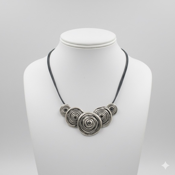 Jewelry - Vintage Necklace